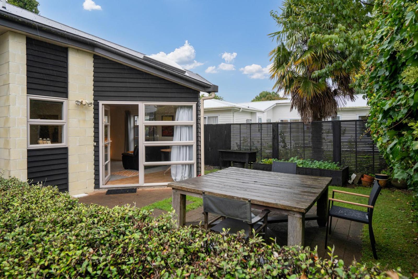 Sunny, Quiet, 2-Bedroom Unit In Fabulous Location! Cambridge Exterior photo